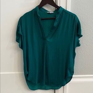 🩷 Emerald Green Colored Blouse V neck Boutique Women's Top Small Flowy Soft